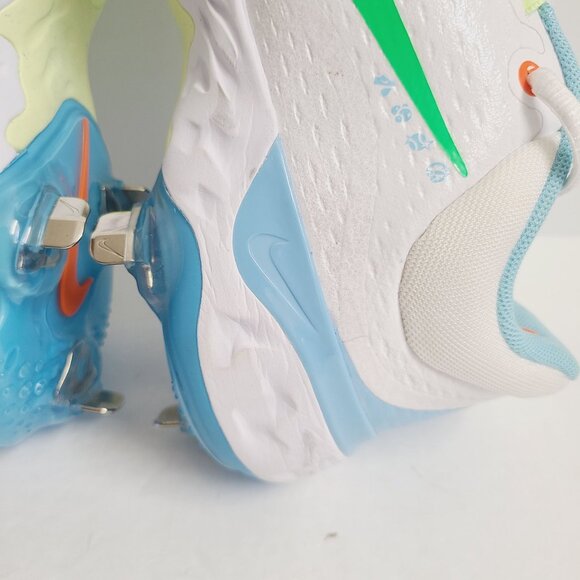 Athletic_Shoes